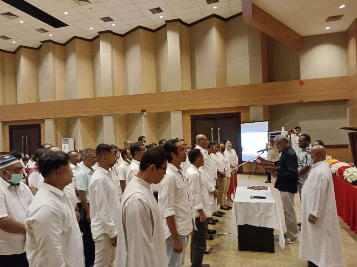 Sekda Jeremias Ndiken Melantik LP3KD Kabupaten Merauke Periode 2023-2028