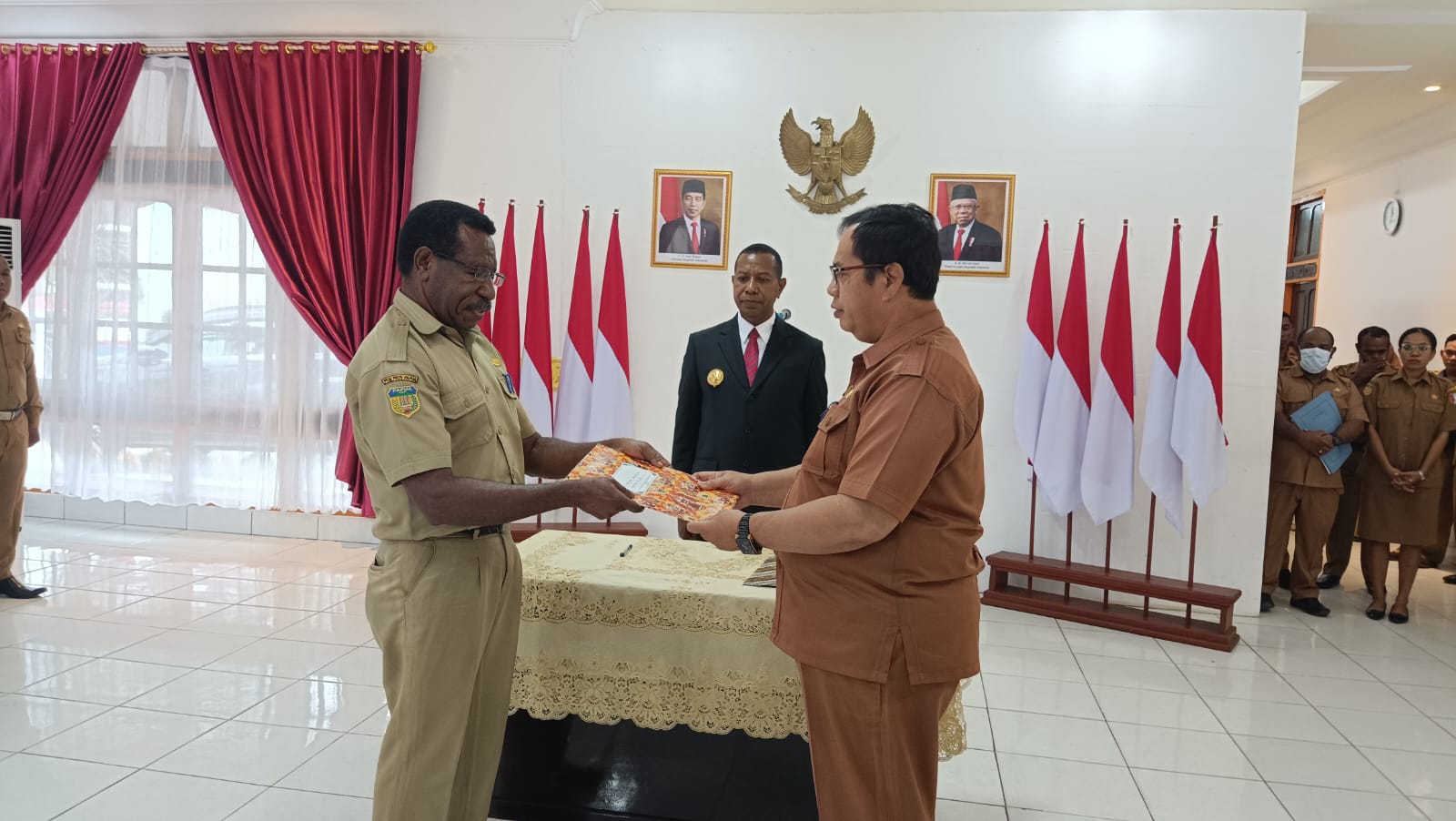 Apolo Safanpo Pimpin Sertijab Kepala Dinas Pendidikan Papua Selatan