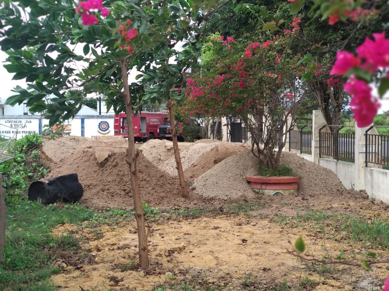 13 Truk Bermuatan Pasir Pantai Diamankan Satpol-PP Merauke