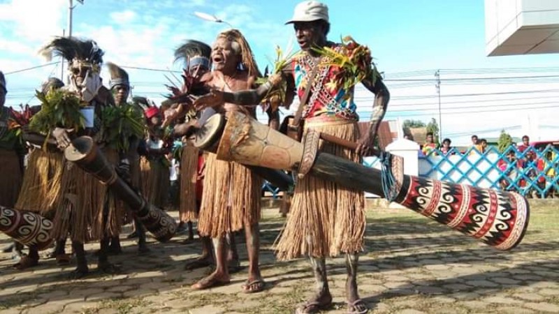 Tifa Adalah Alat  Musik  Tradisional Dari Daerah Berbagai Alat 